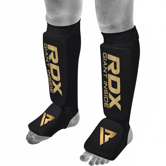 Protecciones RDX SI MMA Gel Padded Lightweight Shin Instep Guard OEKO-TEX® Standard 100 certified en color Negro/Dorado, vista principal