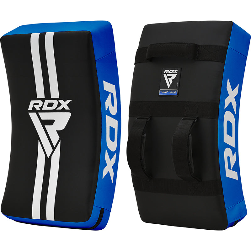 Entrenamiento RDX T1 Curved Kick Shield with Nylon Handles en color Azul/Negro, vista principal